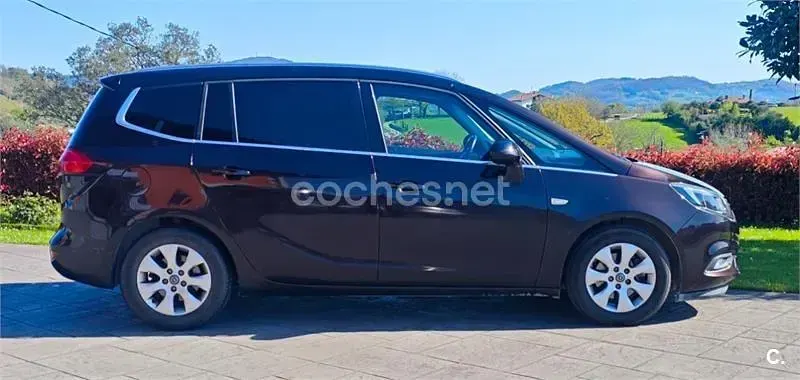 Usado Opel Zafira Tourer Selective 140 CV (102 kW) 2017 Marrón Monovolumen