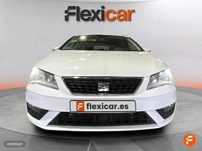 Usado Seat Leon ST Style 130 CV (95 kW) 2019 Blanco Familiar