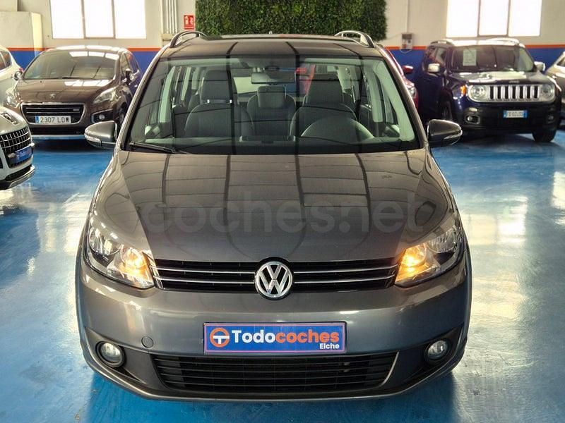 Usado VW Touran Advance 105 CV (77 kW) 2015 Gris / plata Monovolumen