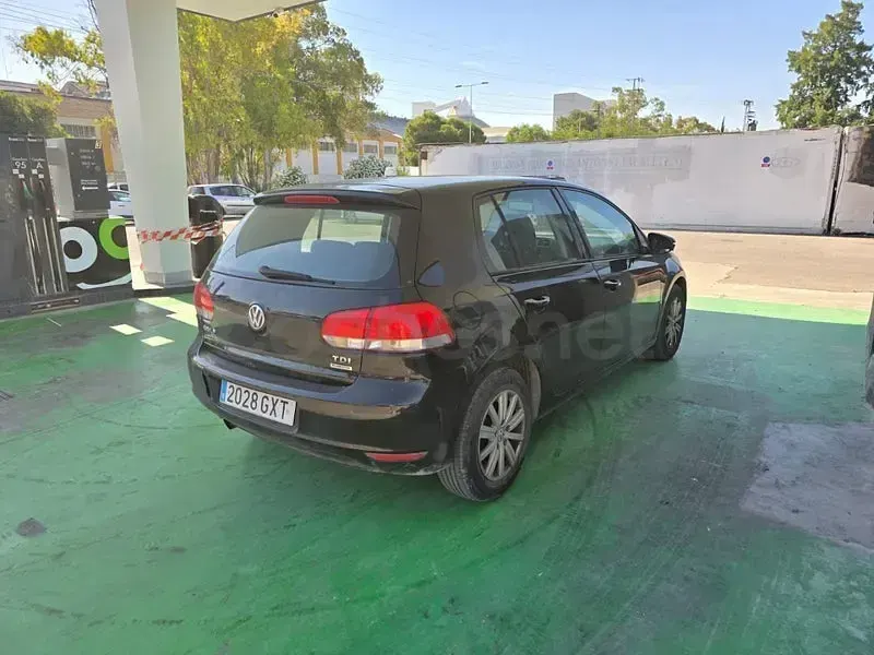 Usado VW Golf VI 105 CV (77 kW) 2010 Negro Utilitario