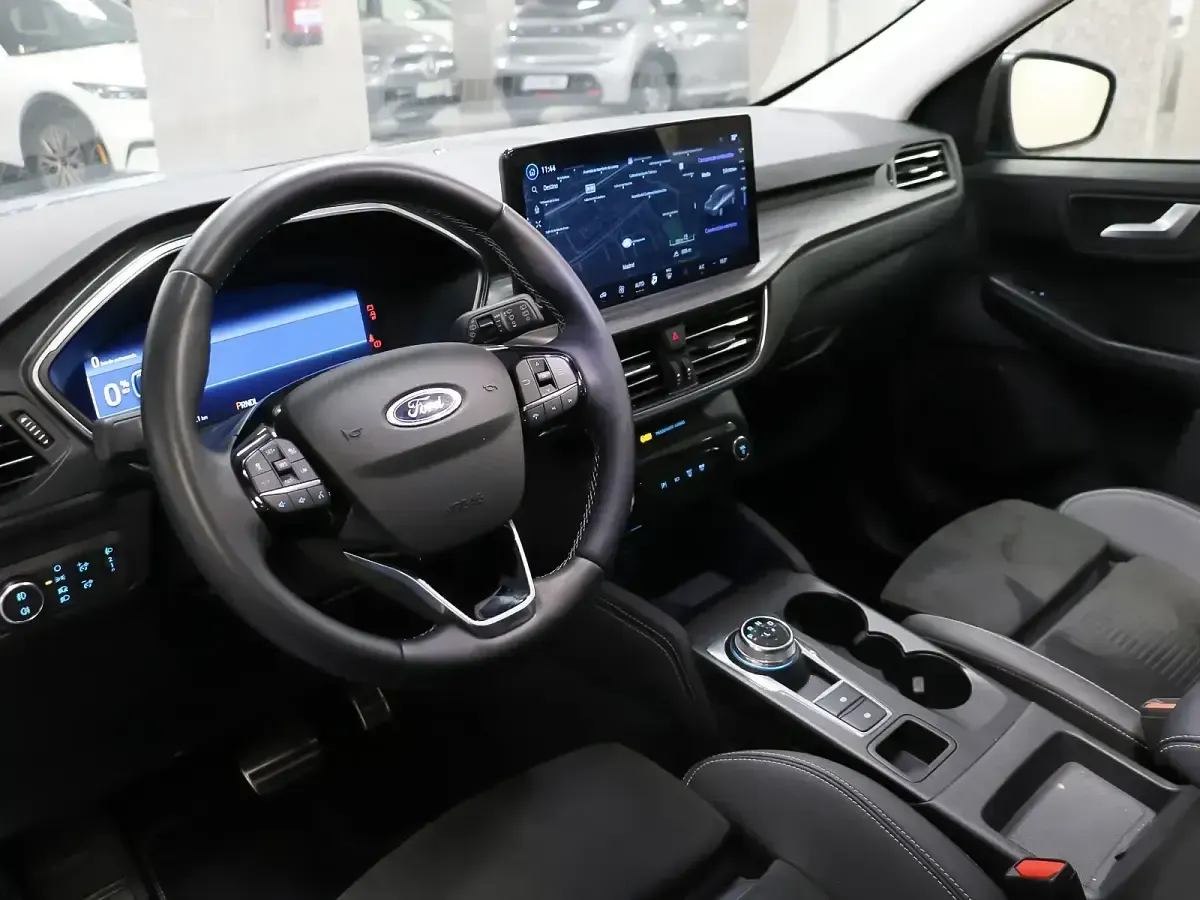 Usado Ford Kuga Active X 243 CV (178 kW) 2025 Gris SUV