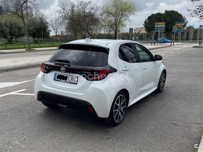 Usado Toyota Yaris Hybrid Style 116 CV (85 kW) 2021 Blanco Berlina