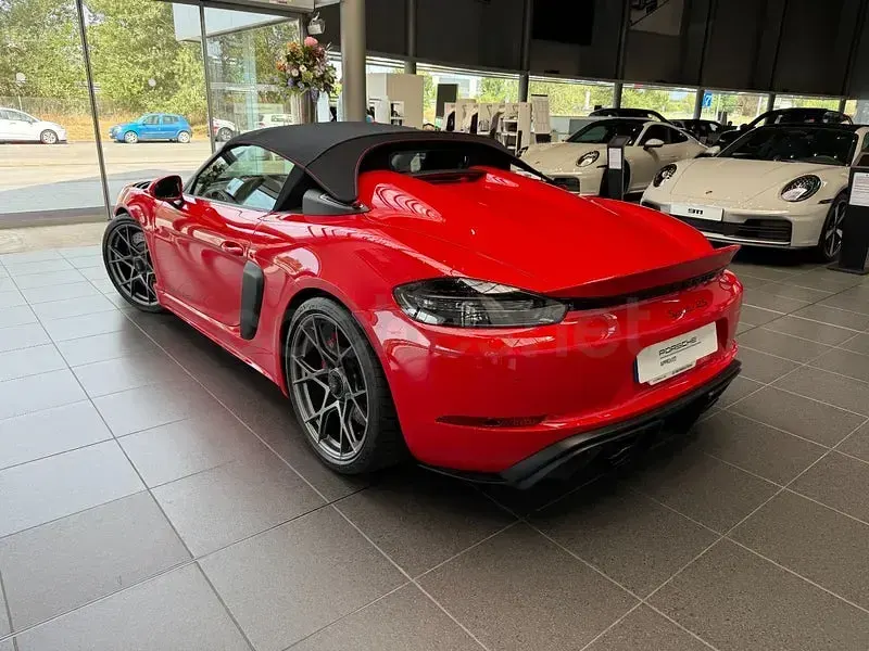 Usado Porsche 718 500 CV (367 kW) 2024 Rojo Descapotable