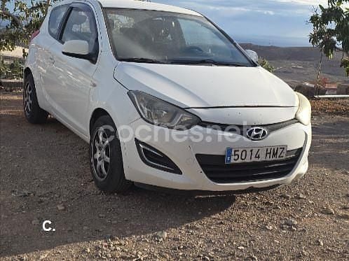 Usado Hyundai i20 Base 78 CV (57 kW) 2012 Blanco Utilitario