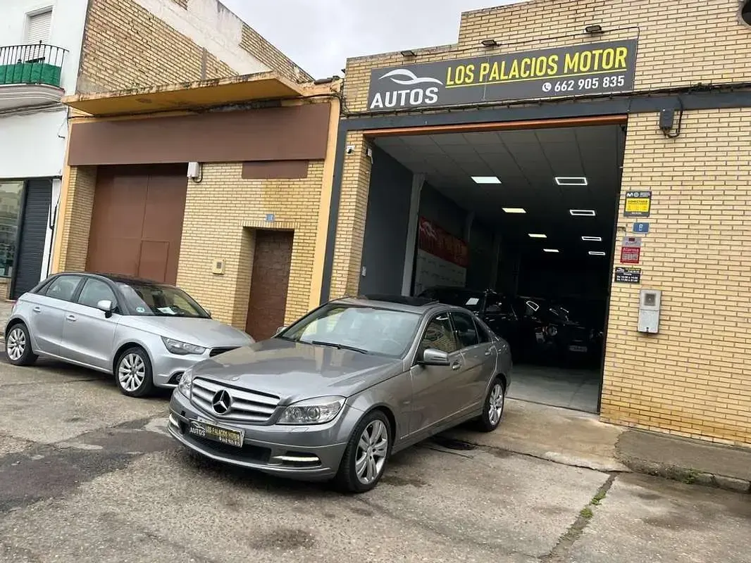 Usado Mercedes C200 136 CV (100 kW) 2011 Gris Familiar