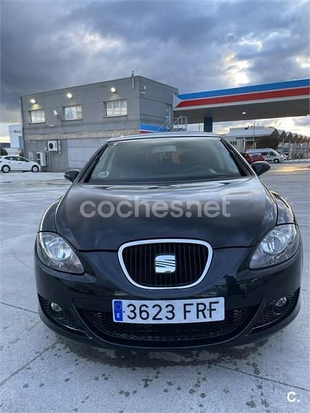 Usado Seat Leon Reference 105 CV (77 kW) 2007 Negro Utilitario