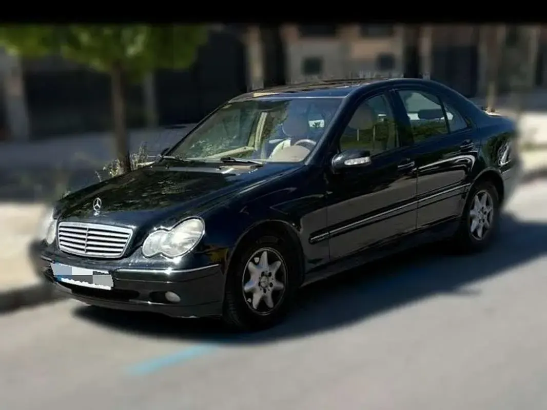 Usado Mercedes C220 Elegance 143 CV (105 kW) 2004 Negro Berlina