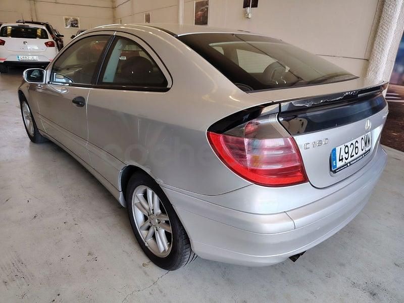 Usado Mercedes C180 143 CV (105 kW) 2002 Gris / plata Berlina