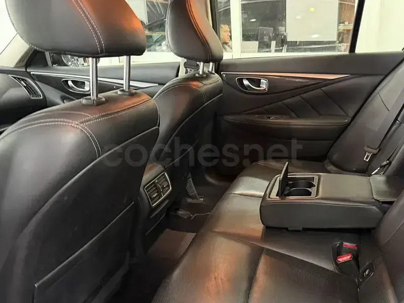 Usado Infiniti Q50 170 CV (125 kW) 2015 Gris / plata Berlina
