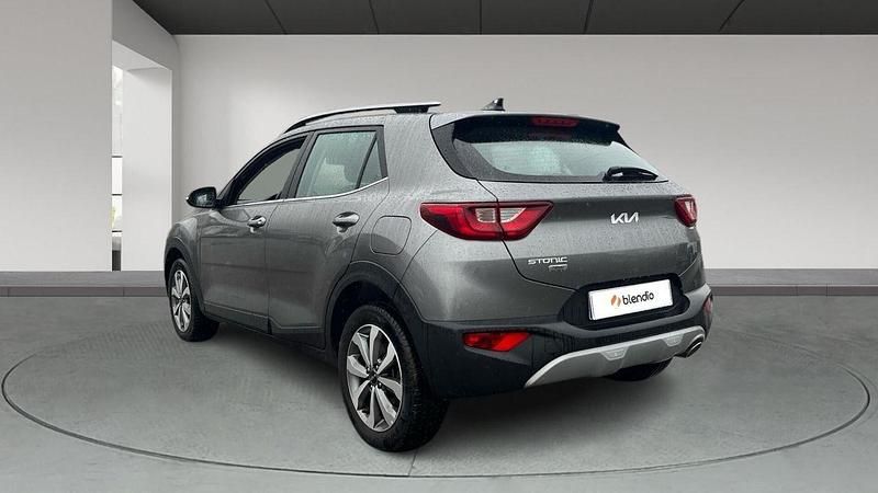 Usado Kia Stonic 100 CV (73 kW) 2025 Gris SUV