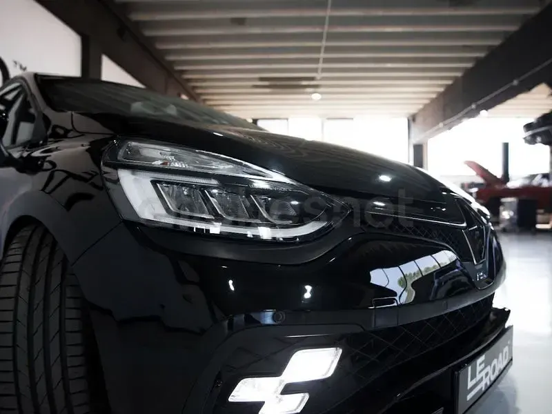 Usado Renault Clio IV Trophy 220 CV (161 kW) 2018 Negro Berlina
