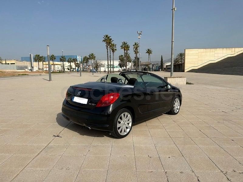Usado Peugeot 207 CC Sport 110 CV (80 kW) 2010 Negro Descapotable