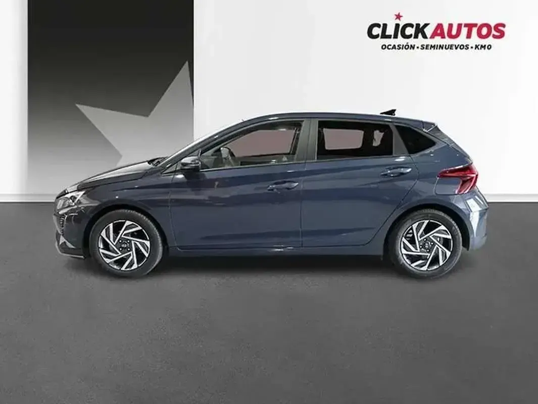 Usado Hyundai i20 79 CV (58 kW) 2025 Gris Utilitario
