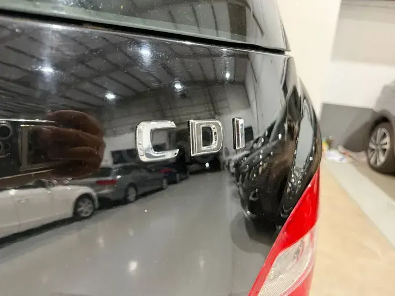 Usado Mercedes R300 190 CV (139 kW) 2011 Negro Familiar
