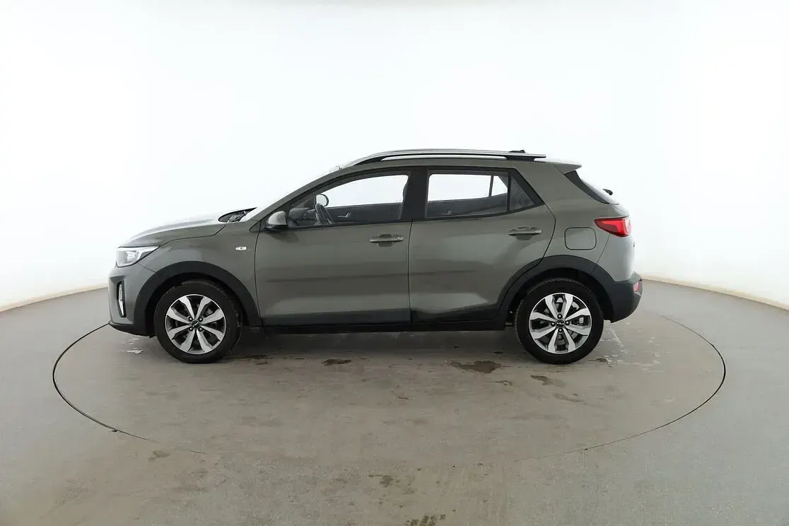 Usado Kia Stonic 84 CV (61 kW) 2022 Verde SUV