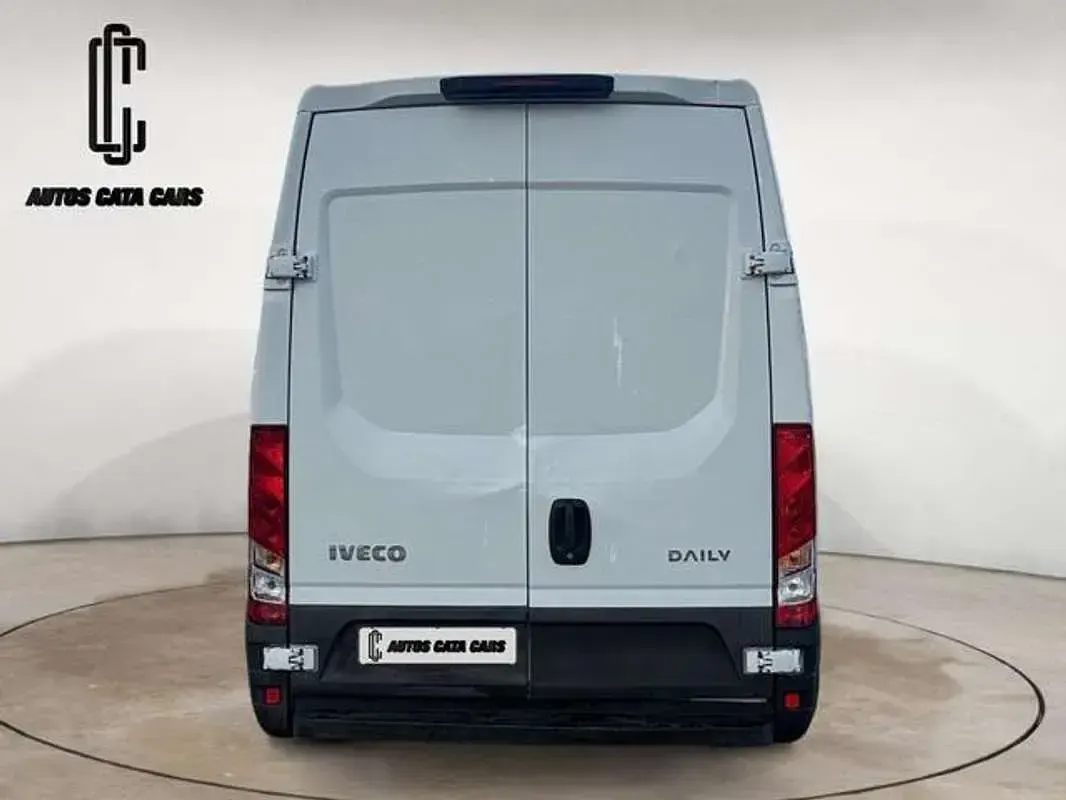 Usado Iveco Daily 136 CV (100 kW) 2016 Blanco Van
