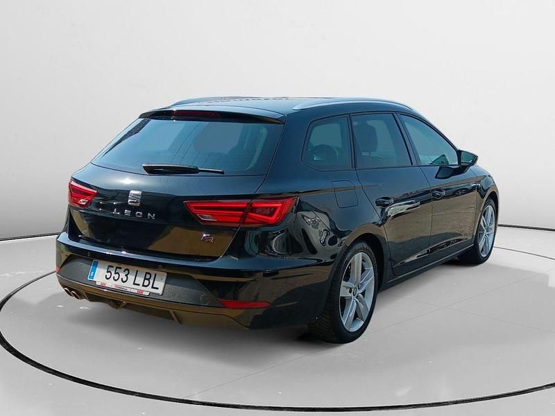 Usado Seat Leon FR 150 CV (110 kW) 2019 Negro Berlina