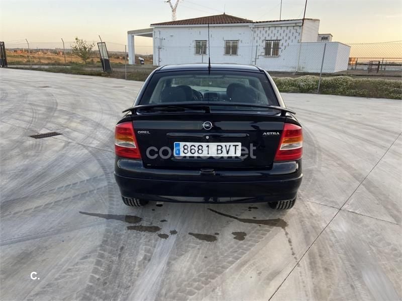 Usado Opel Astra Sport 100 CV (73 kW) 2002 Negro Berlina