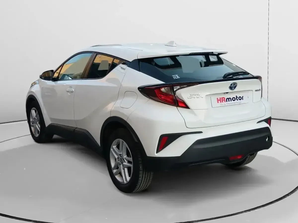 Begagnad Toyota C-HR Edition 140 HK (102 kW) 2023 Vit SUV