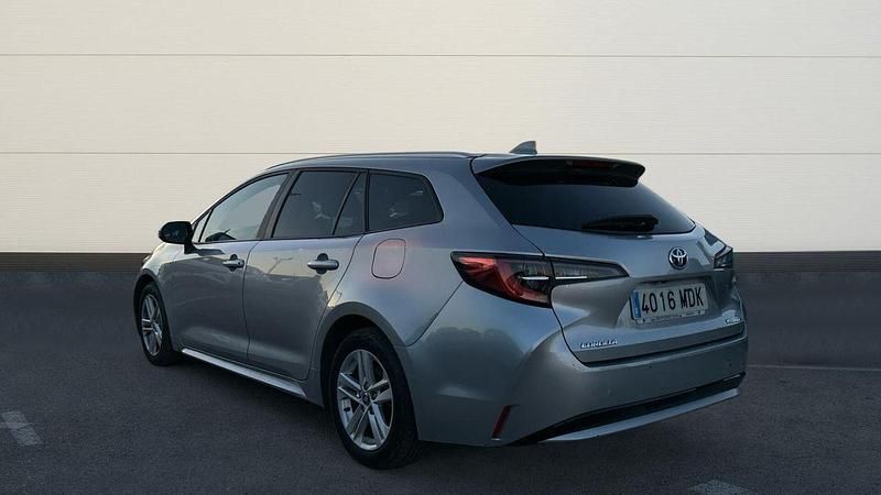 Usado Toyota Corolla Active 122 CV (89 kW) 2023 Plata Familiar
