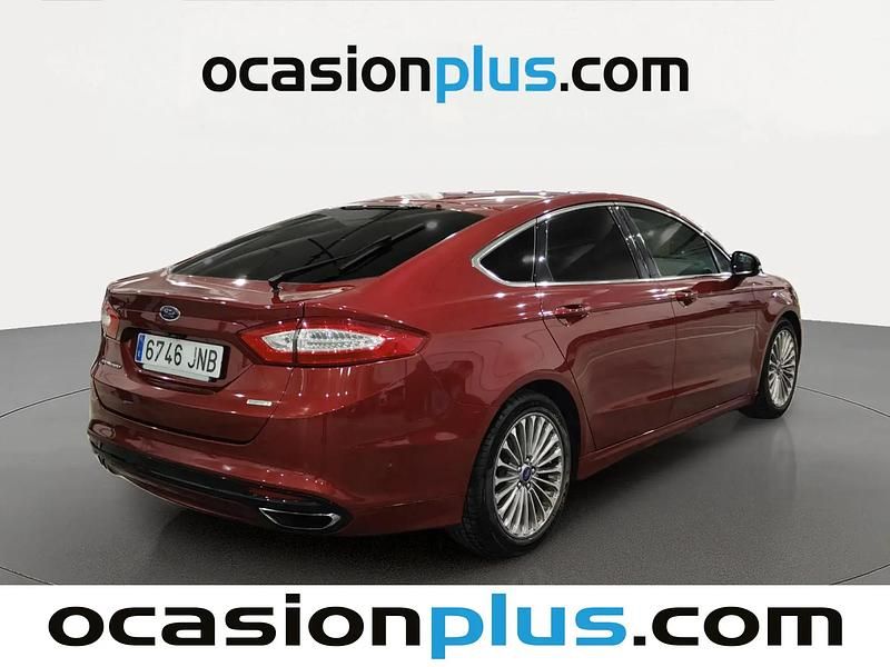 Usado Ford Mondeo Titanium 240 HP (176 kW) 2016 Vermelho Sedan