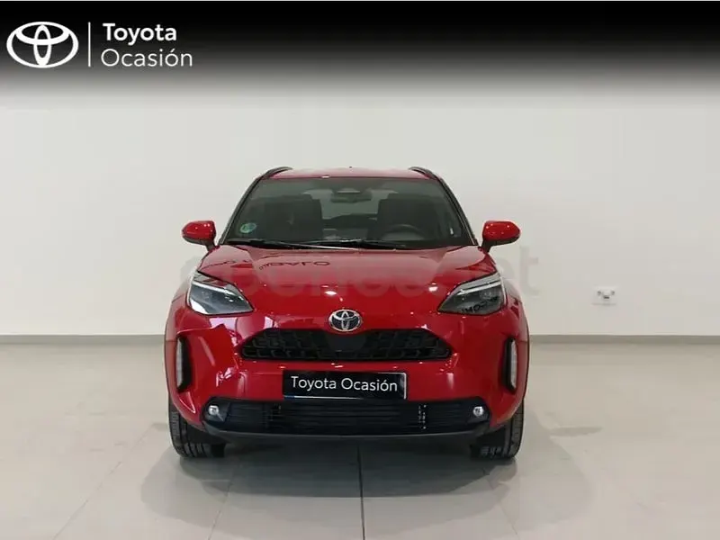 Usado Toyota Yaris Cross Active 130 CV (95 kW) 2025 Granate SUV