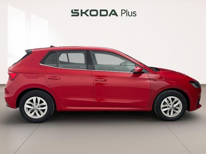 Usado Skoda Fabia Ambition 80 CV (58 kW) 2022 Rojo Utilitario