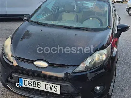 Usado Ford Fiesta Trend 82 CV (60 kW) 2010 Negro Berlina