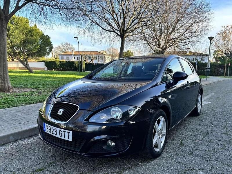 Usado Seat Leon Reference 105 CV (77 kW) 2010 Negro Utilitario