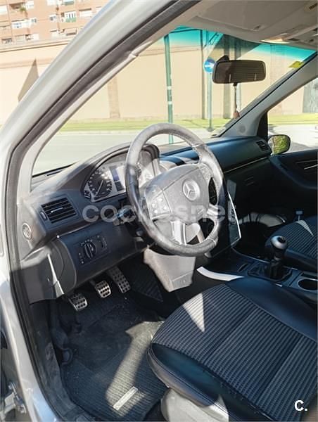 Usado Mercedes B200 140 CV (102 kW) 2006 Gris / plata Monovolumen