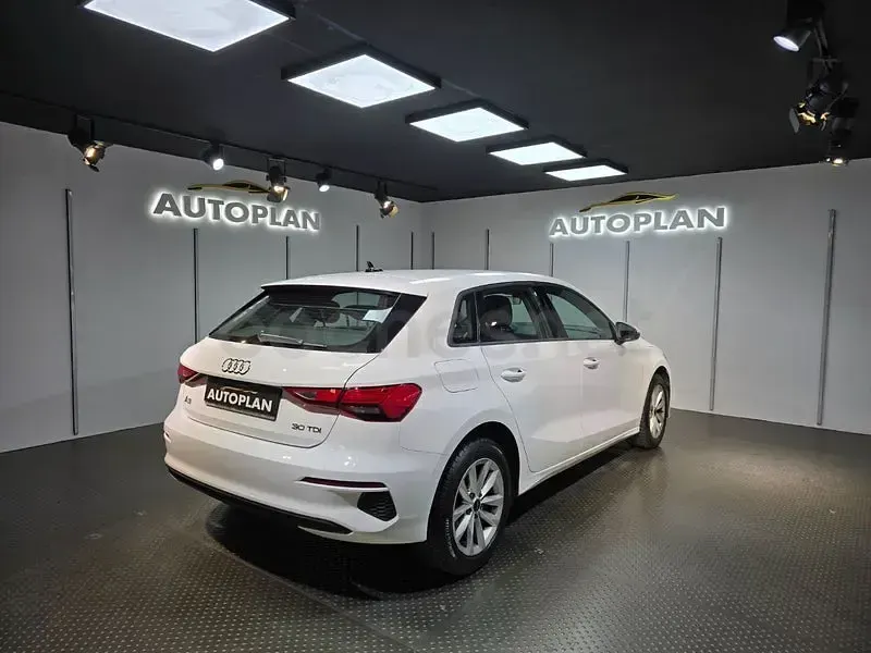 Usado Audi A3 116 CV (85 kW) 2023 Blanco Berlina