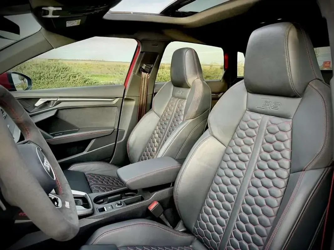 Usado Audi RS3 Sportback 400 CV (294 kW) 2023 Rojo Utilitario