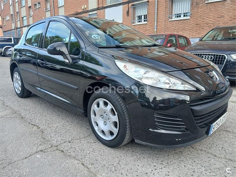 Usado Peugeot 207 70 CV (51 kW) 2010 Negro Berlina