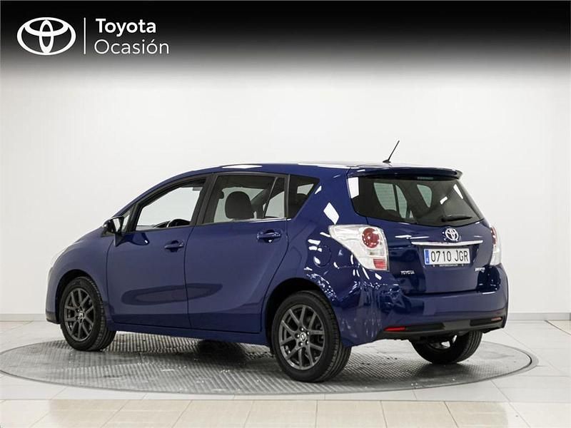 Usado Toyota Verso Skyview Edition 132 CV (97 kW) 2015 Azul Monovolumen