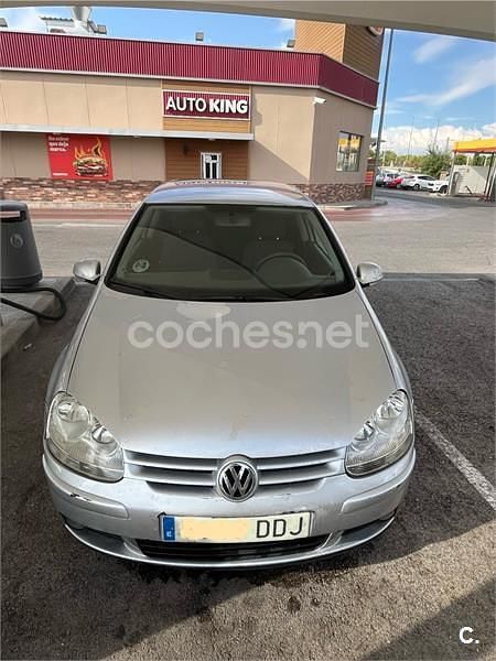 Usado VW Golf IV Highline 105 CV (77 kW) 2004 Gris / plata Berlina