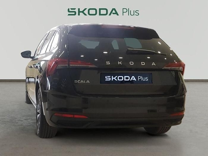 Usado Skoda Scala 115 CV (84 kW) 2024 Negro Utilitario
