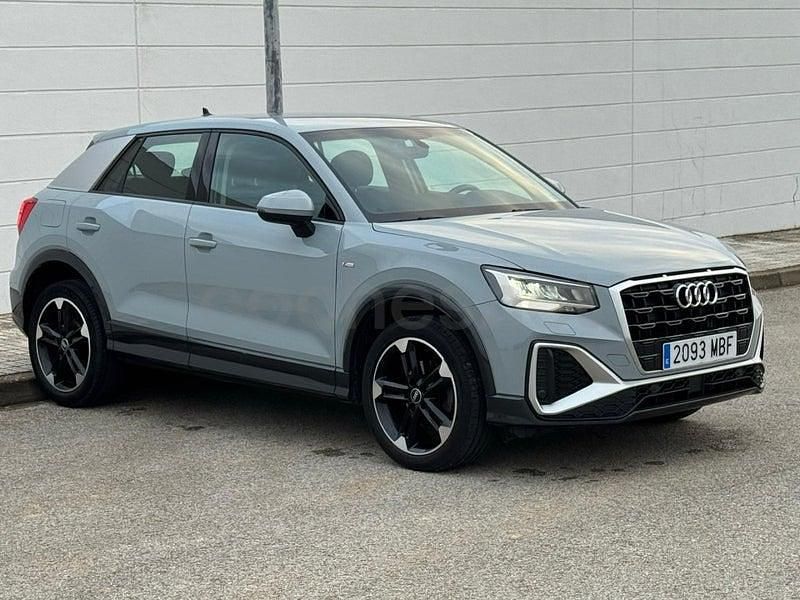 Usado Audi Q2 S-Line 116 CV (85 kW) 2022 Gris / plata SUV