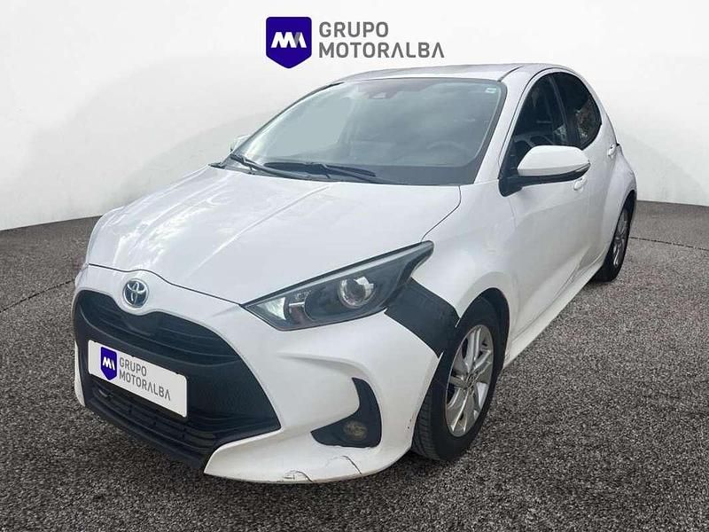 Usado Toyota Yaris Business Edition 116 CV (85 kW) 2022 Blanco Utilitario
