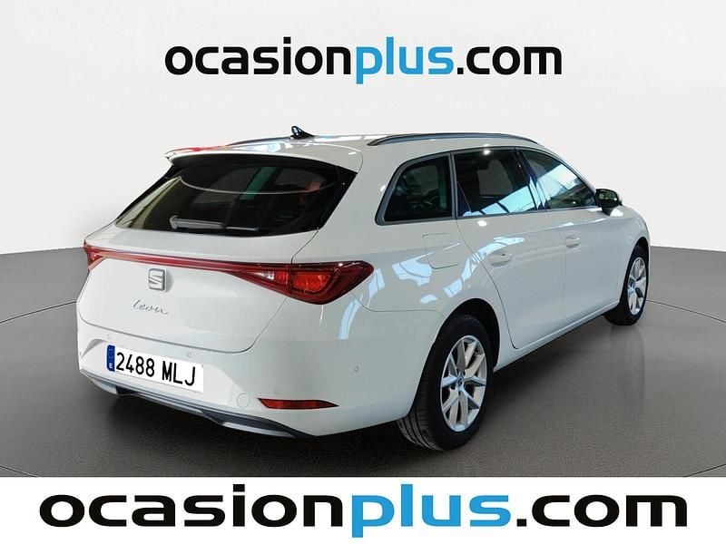 Usado Seat Leon Style 130 CV (95 kW) 2023 Blanco Familiar