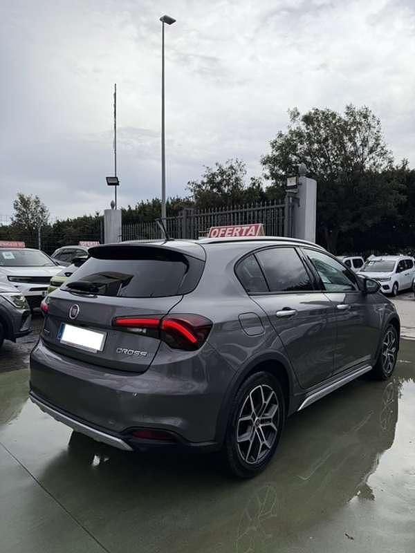 Usado Fiat Tipo Cross 95 CV (69 kW) 2021 Gris Utilitario
