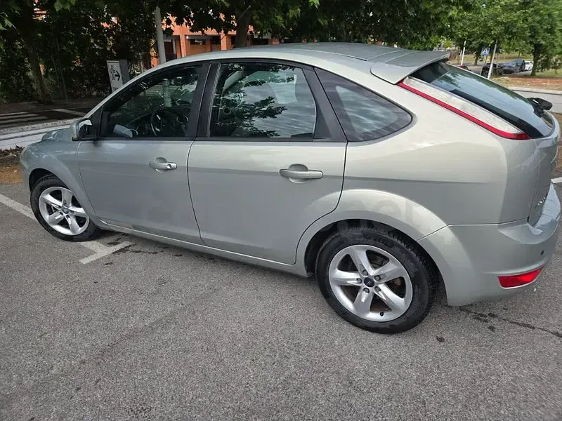 Używany Ford Focus Titanium 109 KM (80 kW) 2011 Beżowy Sedan/Limuzyna