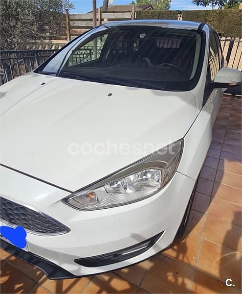 Usado Ford Focus Trend 95 CV (69 kW) 2015 Blanco Berlina