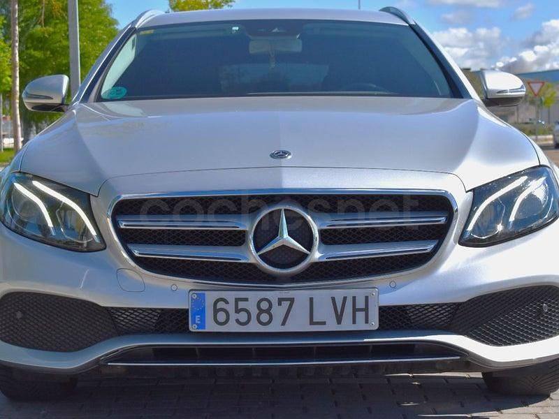 Usado Mercedes E220 194 CV (142 kW) 2018 Gris / plata Familiar