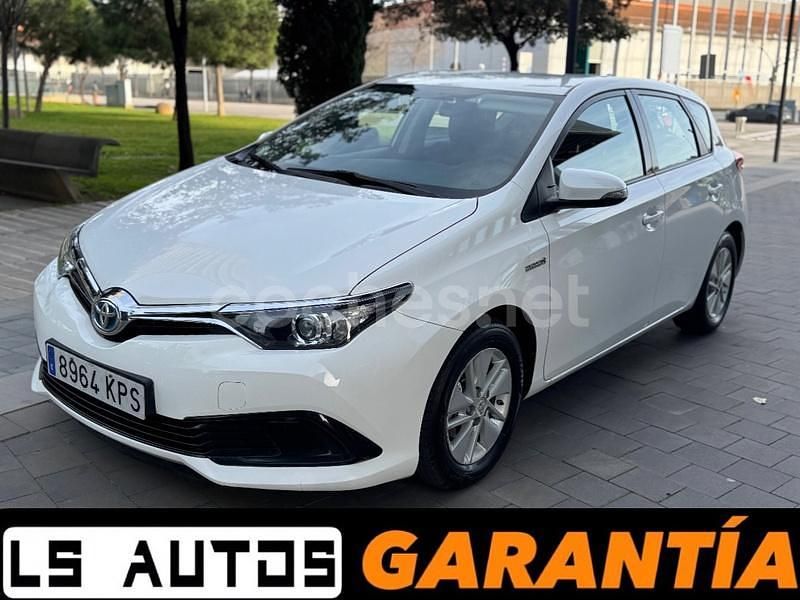 Usado Toyota Auris Hybrid Business Edition 136 CV (100 kW) 2018 Blanco Berlina