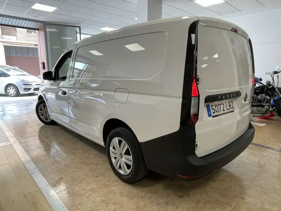 Usado VW Caddy Maxi 102 CV (75 kW) 2021 Blanco Monovolumen