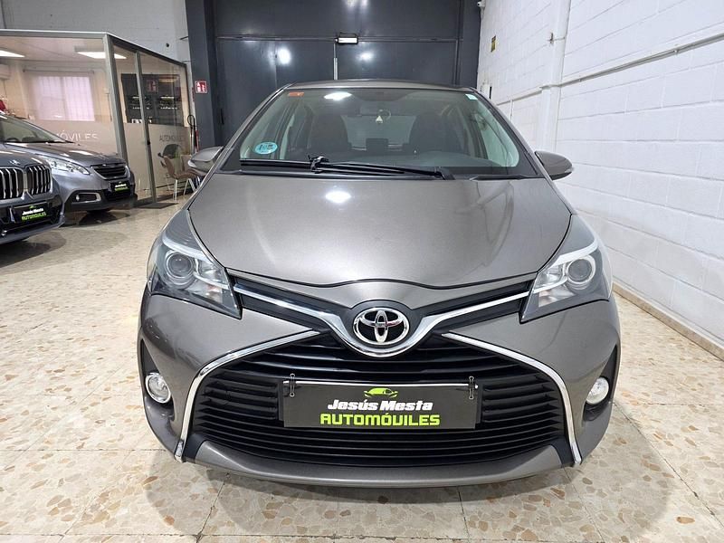 Usado Toyota Yaris Active 100 CV (73 kW) 2017 Gris Utilitario