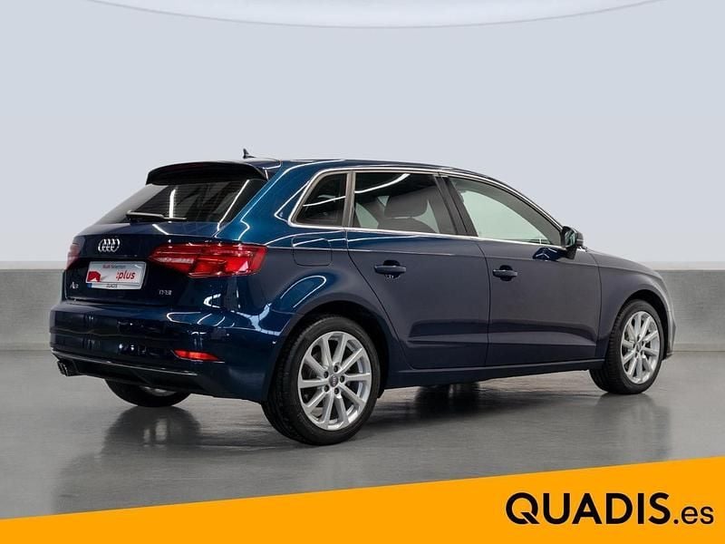 Usado Audi A3 Design 150 CV (110 kW) 2018 Azul Berlina