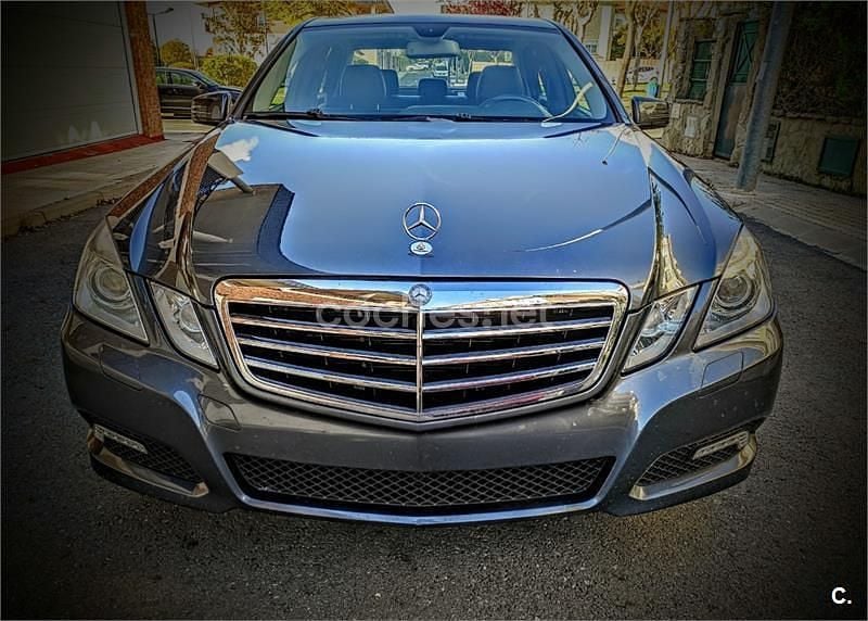 Usado Mercedes E220 Avantgarde 170 CV (125 kW) 2013 Azul Familiar