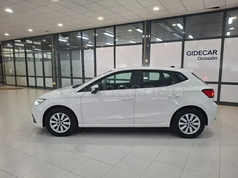 Usado Seat Ibiza Style Plus 90 CV (66 kW) 2022 Blanco Utilitario