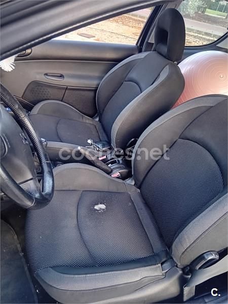 Usado Peugeot 206 70 CV (51 kW) 2005 Negro Berlina